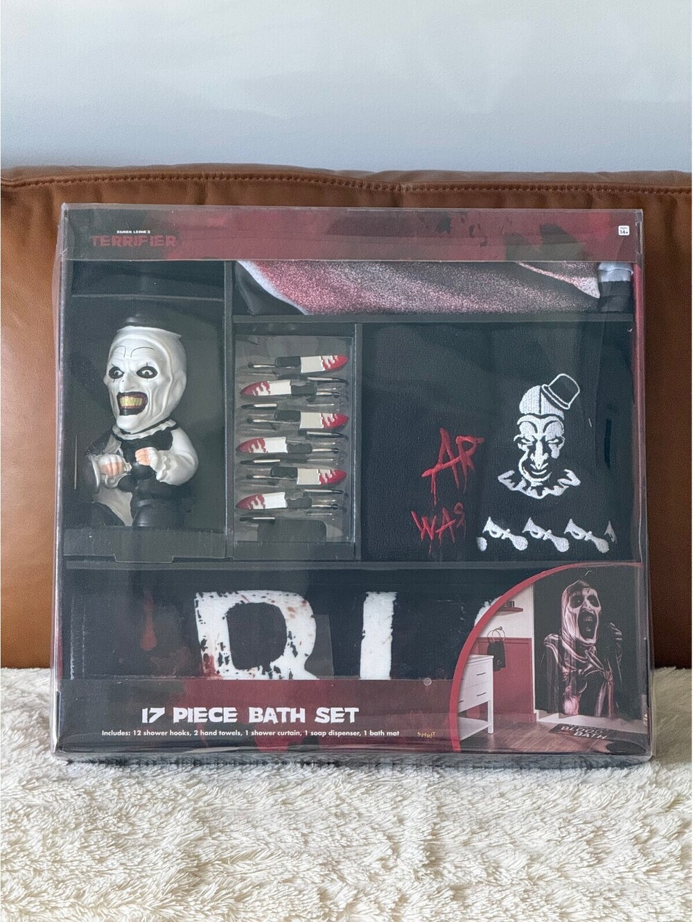 Terrifier Art The Clown 17 Piece Bathroom Bath Set Spirit Halloween NEW